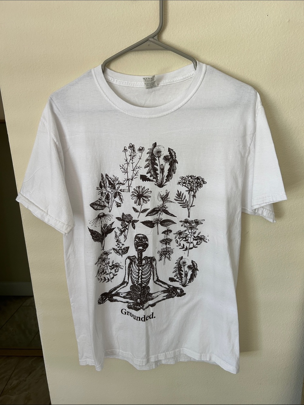 White 100% cotton boho goth fairy plants outdoorsy graphic tee shirt M